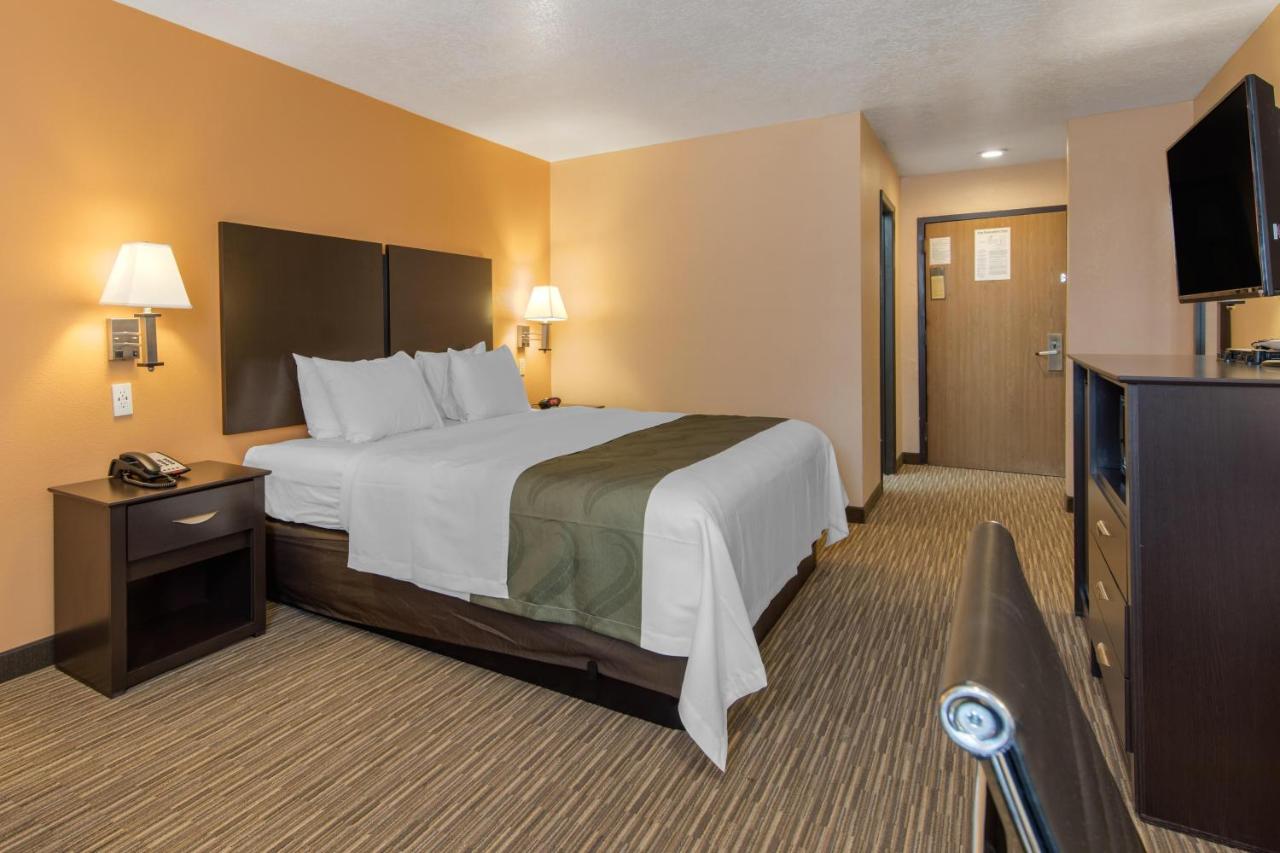 King Room - Disability Access/Non-Smoking at Quality Inn & Suites Albuquerque North near Balloon Fiesta Park