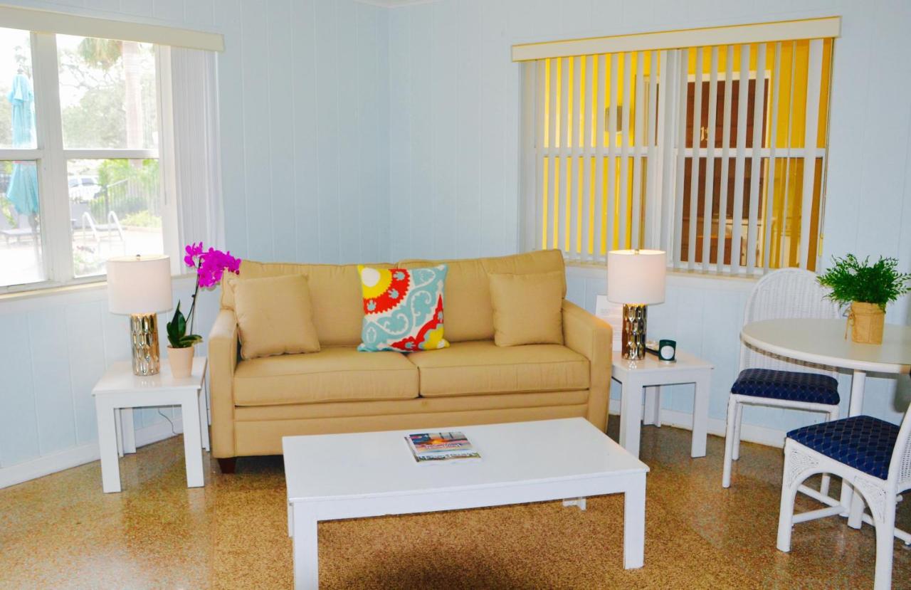 | Sea Turtle Inn