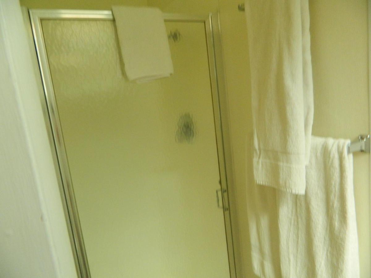| Country Motor Inn