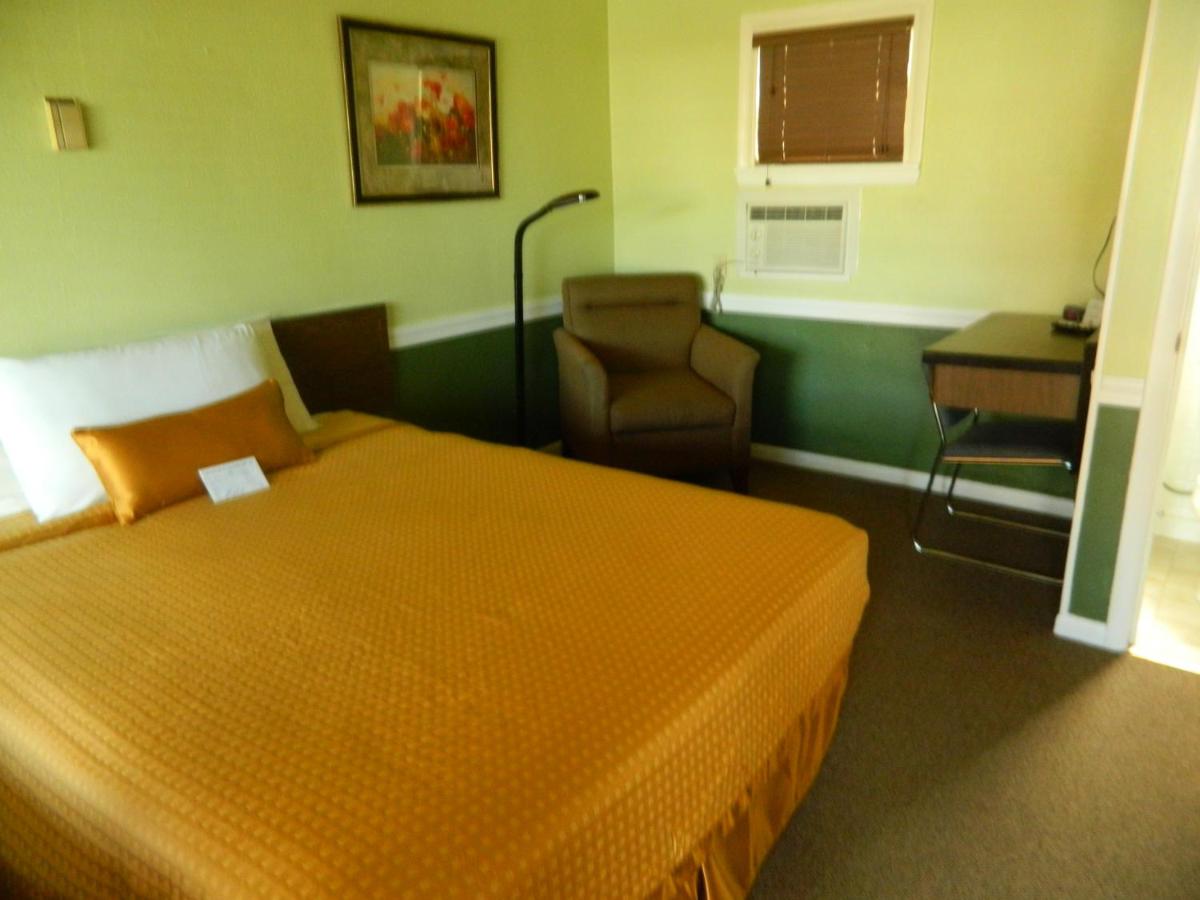 | Country Motor Inn