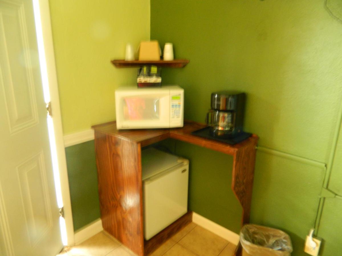  | Country Motor Inn