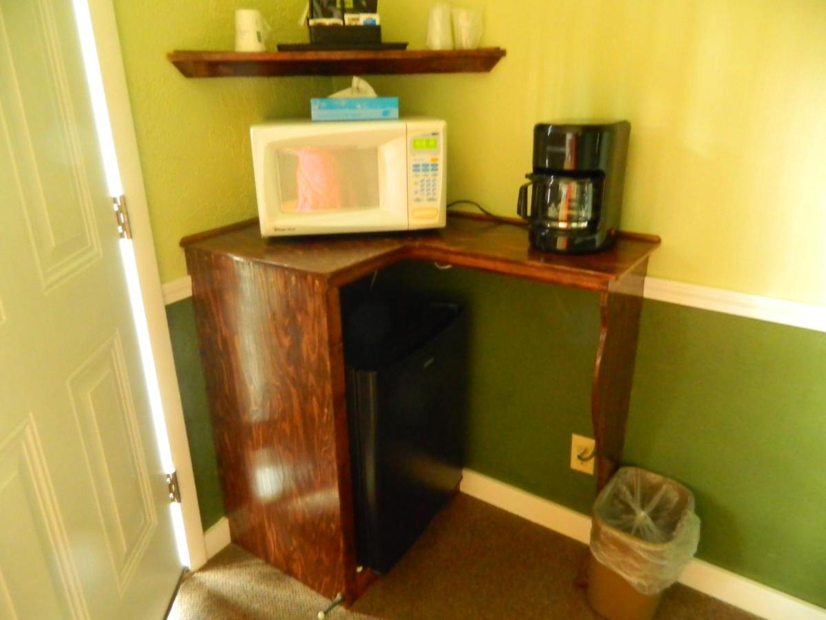 | Country Motor Inn