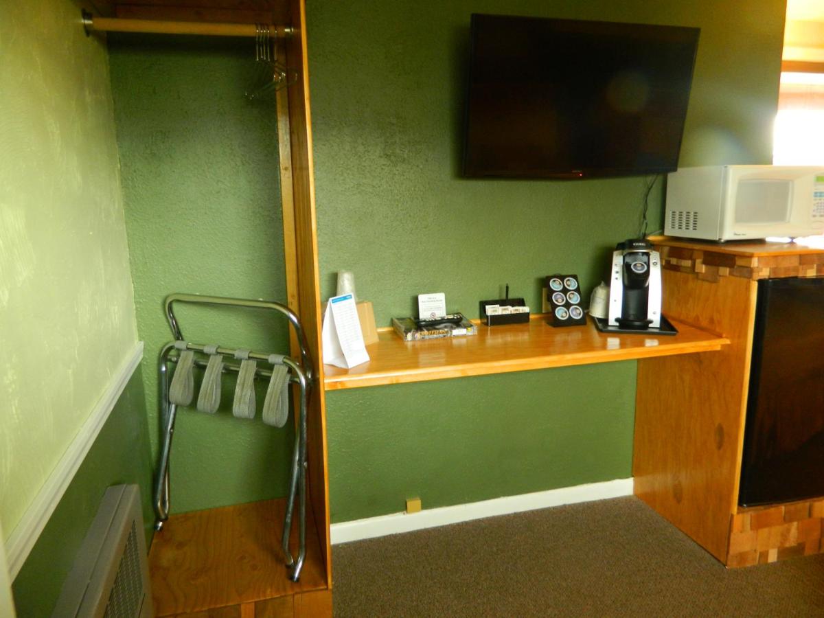 | Country Motor Inn