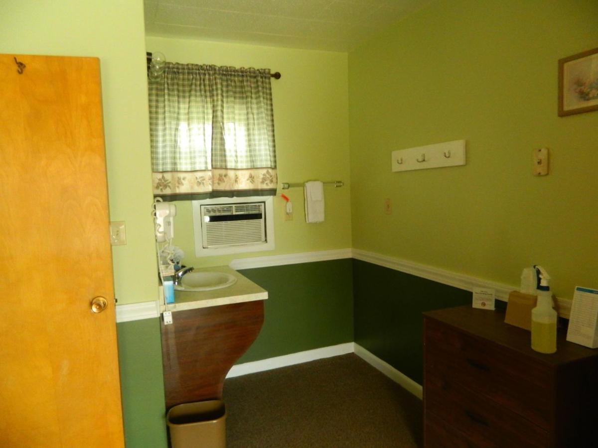 | Country Motor Inn
