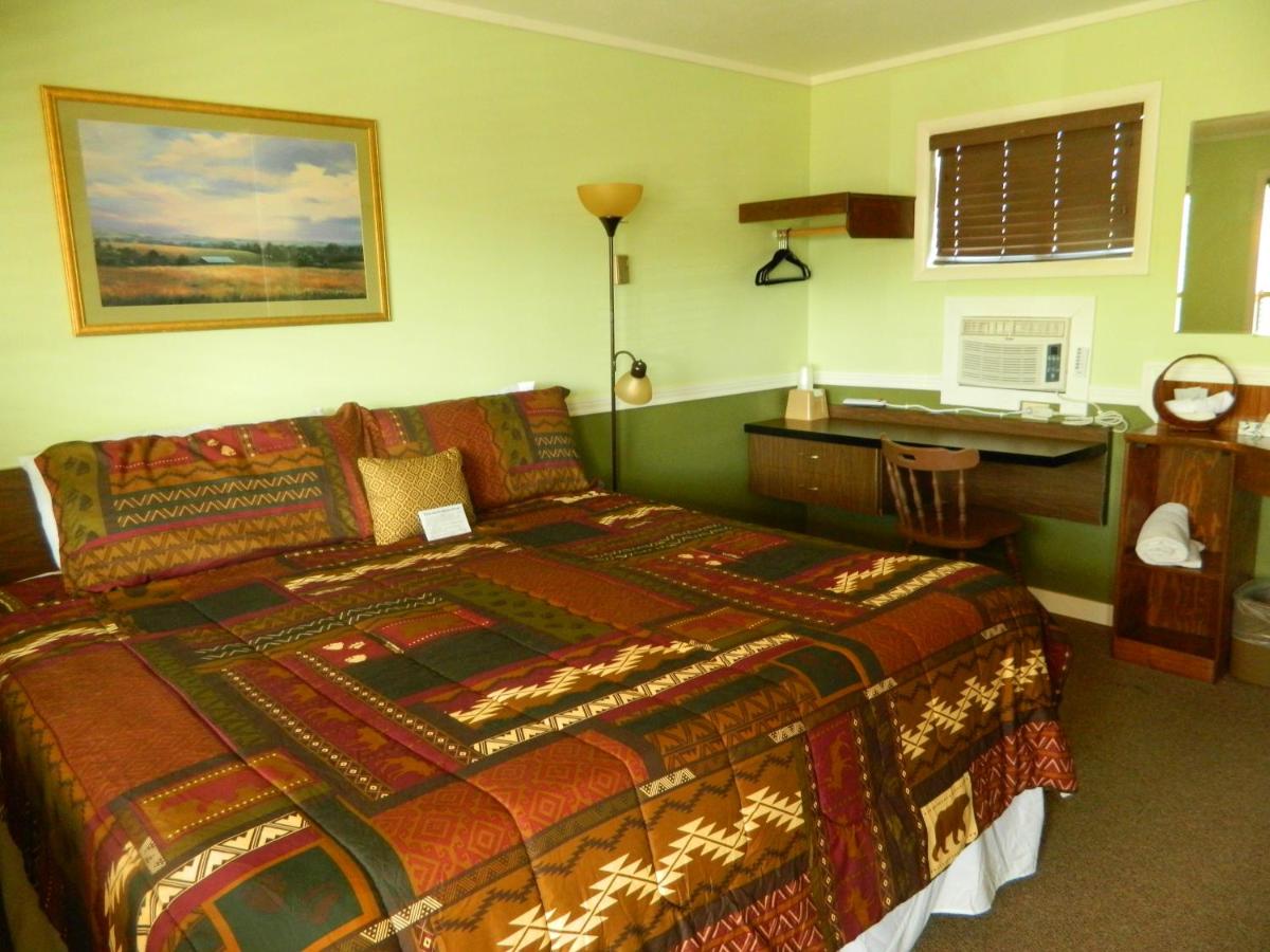 | Country Motor Inn