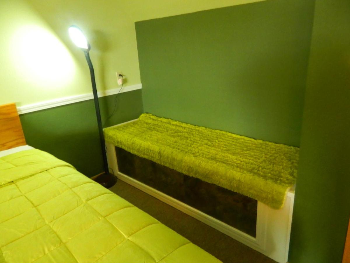 | Country Motor Inn