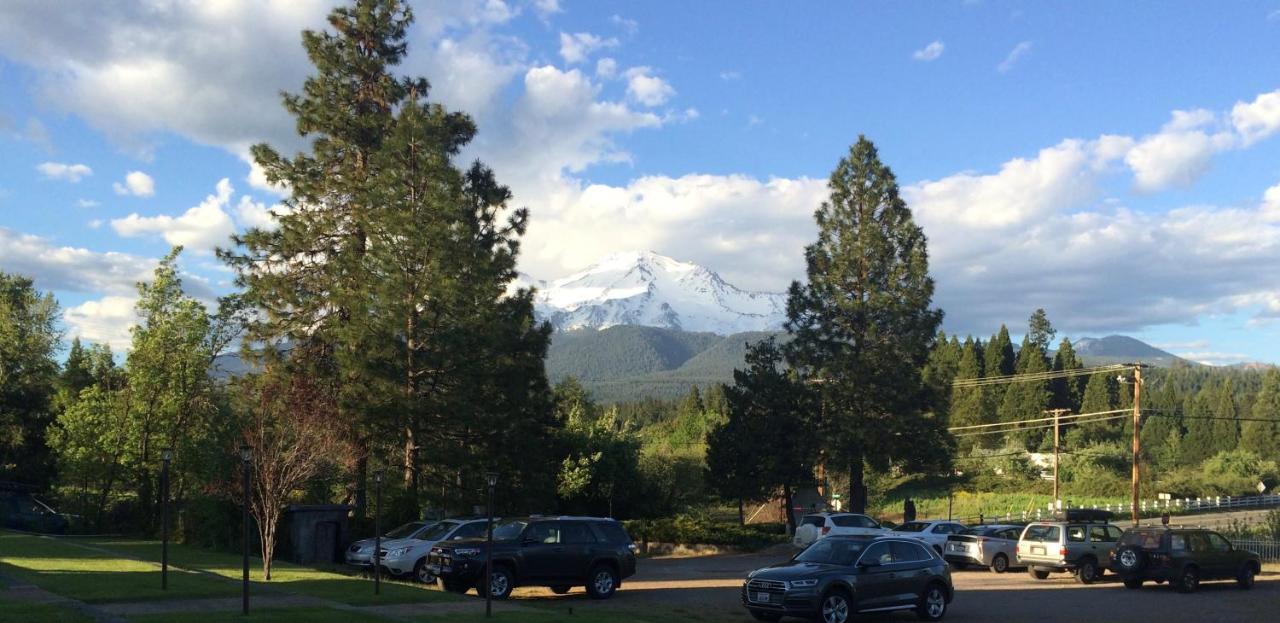 | Mount Shasta Ranch Bed and Breakfast