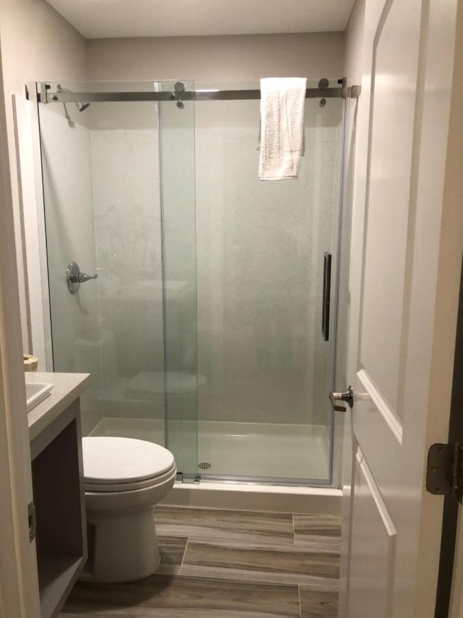 Queen Room with Private Bathroom at Bay Hotel