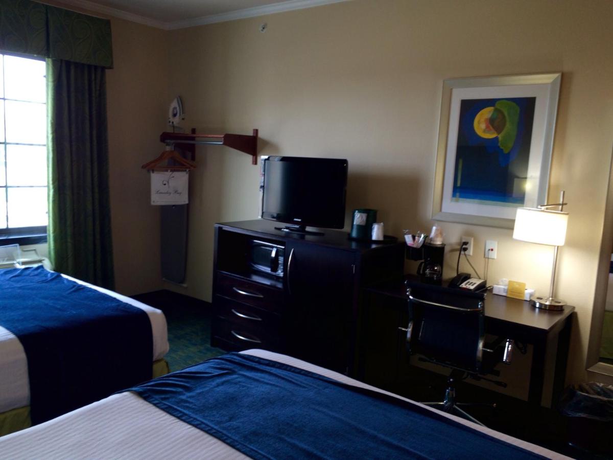 Queen Room with Two Queen Beds at Cityview Inn & Suites Downtown RiverCenter Area