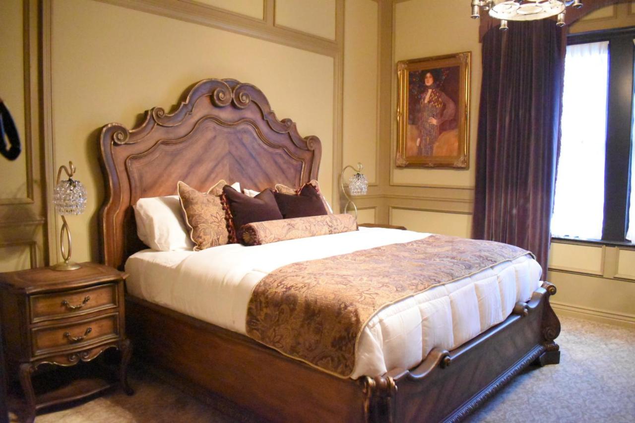 Luxury King Suite at The Detroit Club