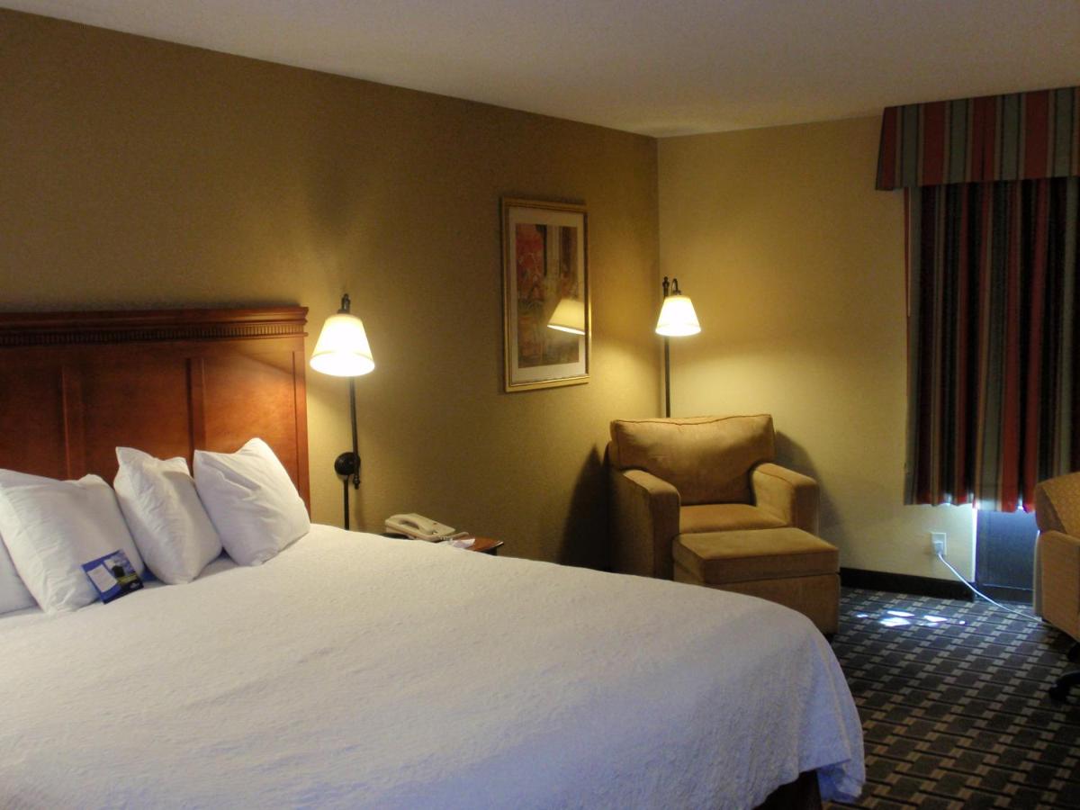 King Room with Bath Tub - Mobility/Hearing Accessible - Non-Smoking at Baymont by Wyndham Lewisville