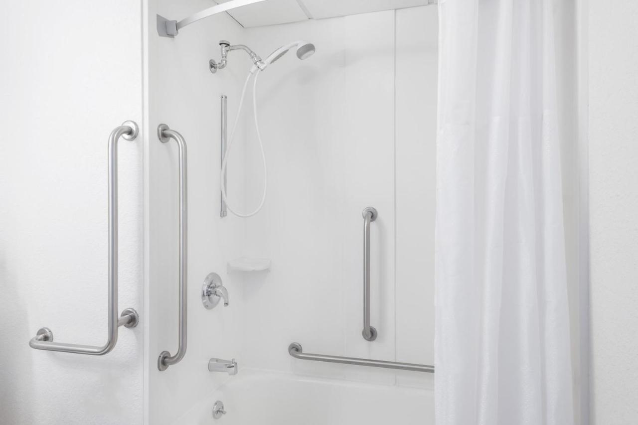  | Super 8 by Wyndham Portland/Westbrook Area