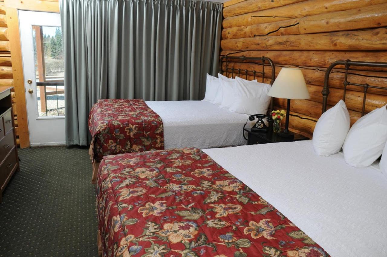 Queen Room with Two Queen Beds at Pike's Waterfront Lodge