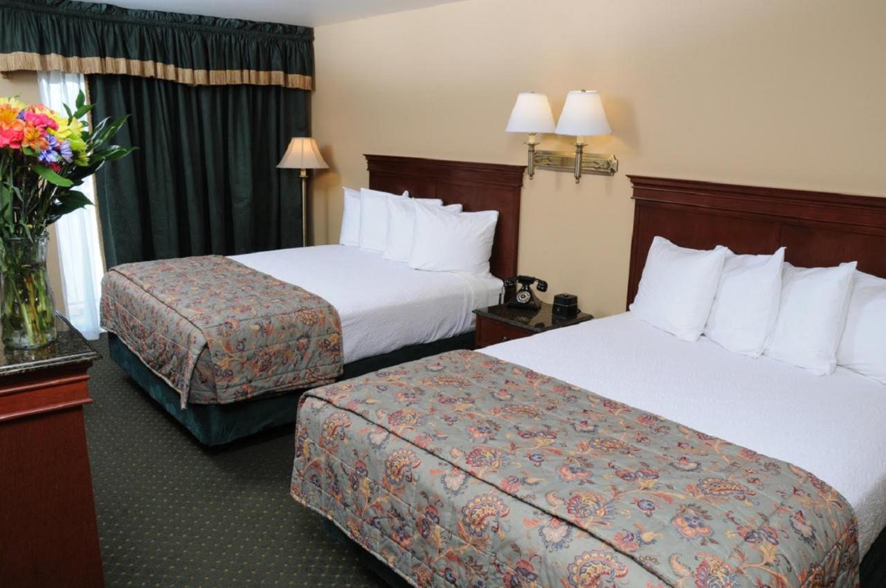 Queen Room with Two Queen Beds at Pike's Waterfront Lodge