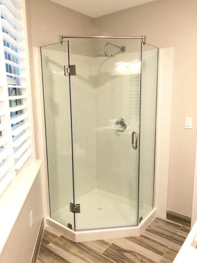 Two Double Beds With Private Bathroom at Bay Hotel