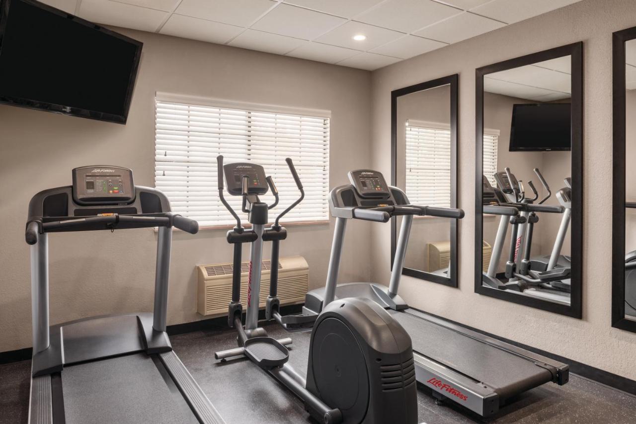  | Country Inn & Suites by Radisson, Chicago-Hoffman