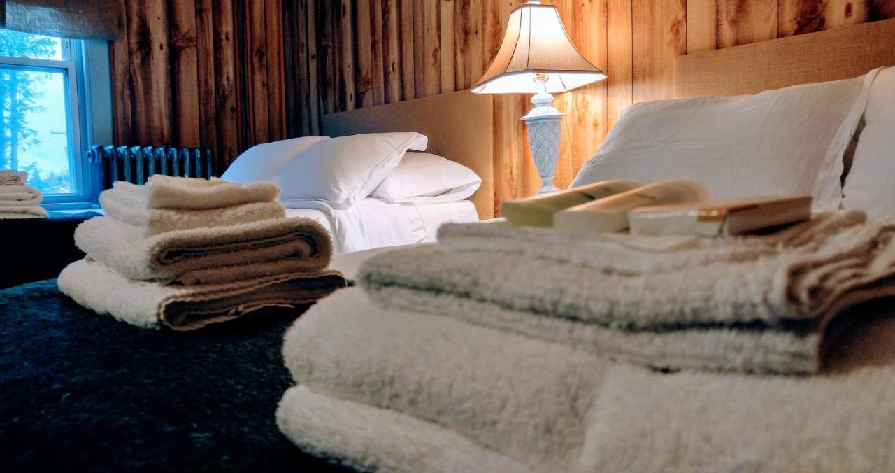 | Pine Hill Arms Hotel