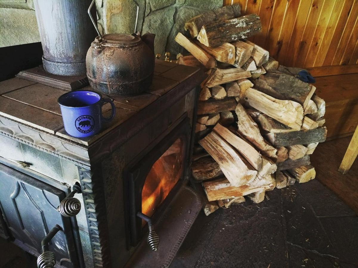| Pine Hill Arms Hotel