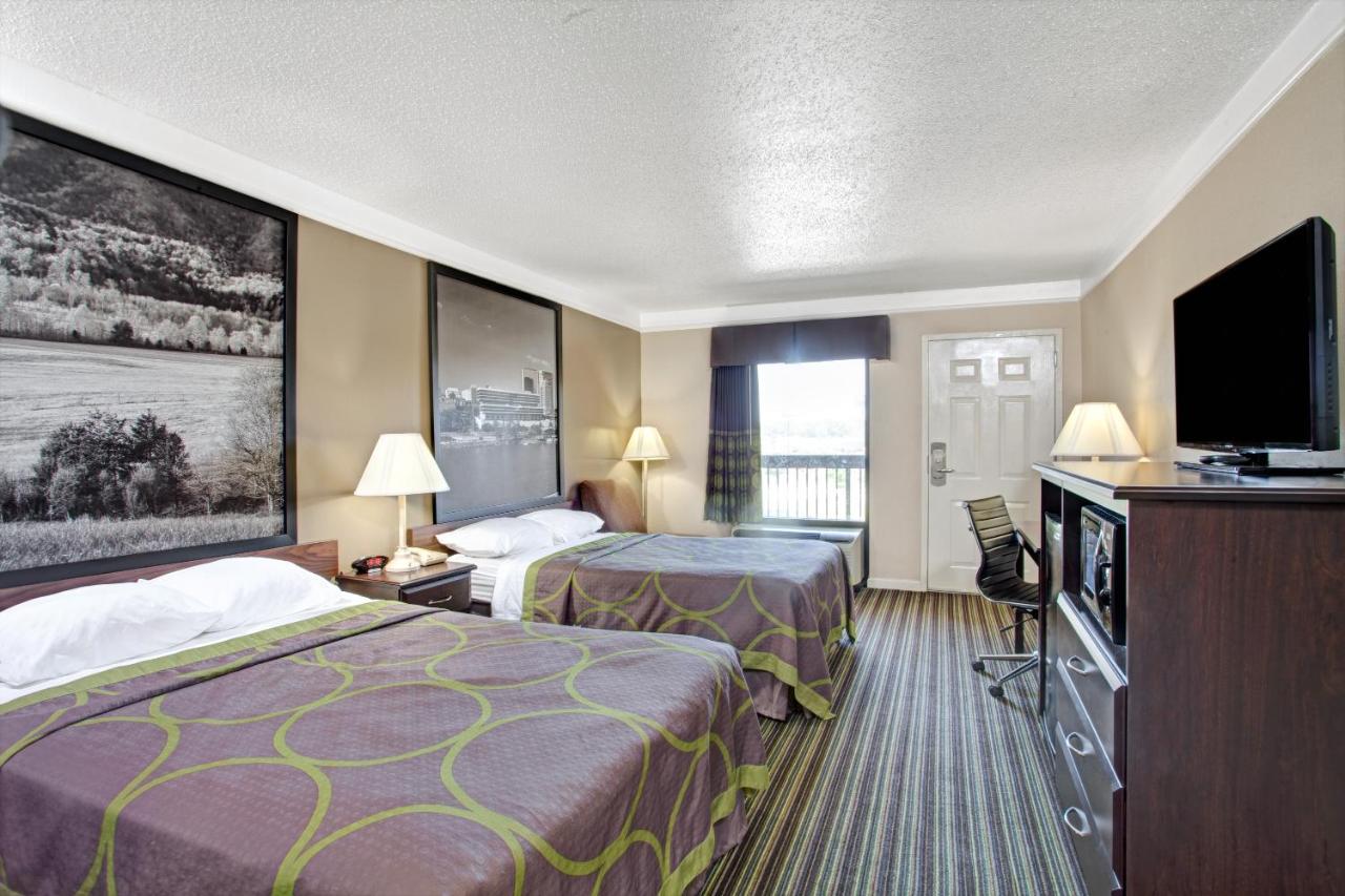 | Super 8 by Wyndham Knoxville East