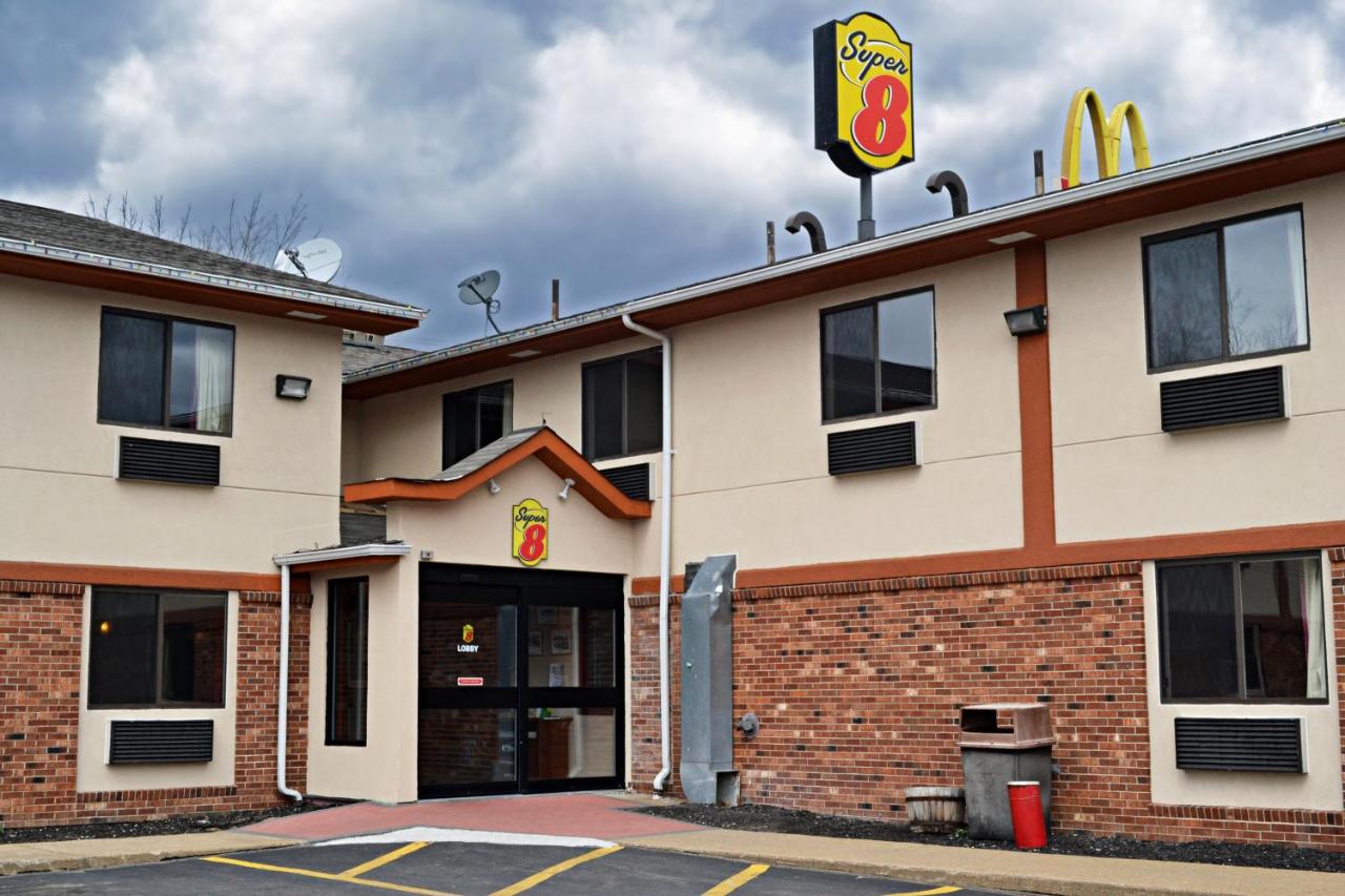 | Super 8 by Wyndham Tilton/Lake Winnipesaukee