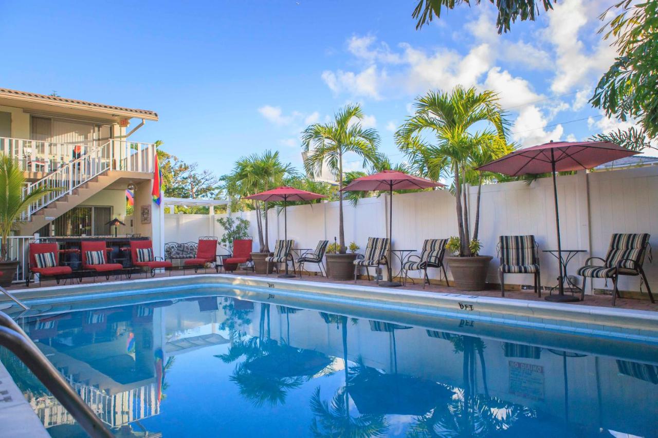 | The Big Coconut Guesthouse - Gay Men's Resort