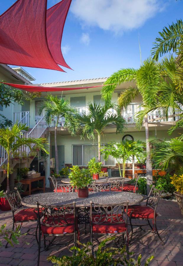| The Big Coconut Guesthouse - Gay Men's Resort