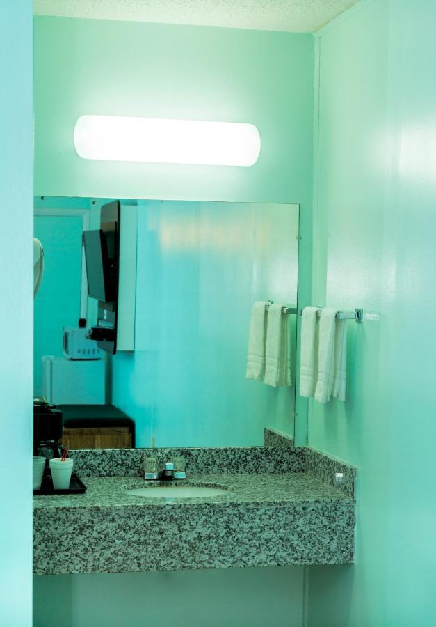 | Relax Inn Front Royal