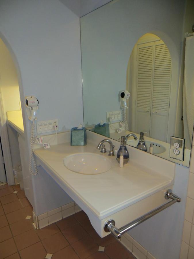 | Casa Del Mar Inn