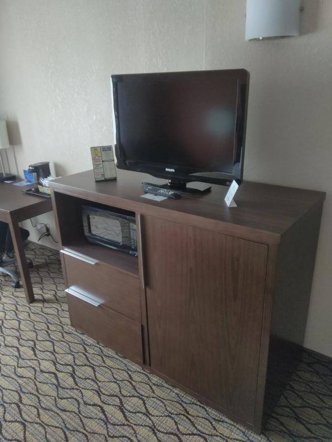 Queen Room with Two Queen Beds - Non-Smoking at Baymont by Wyndham Madison Heights Detroit Area