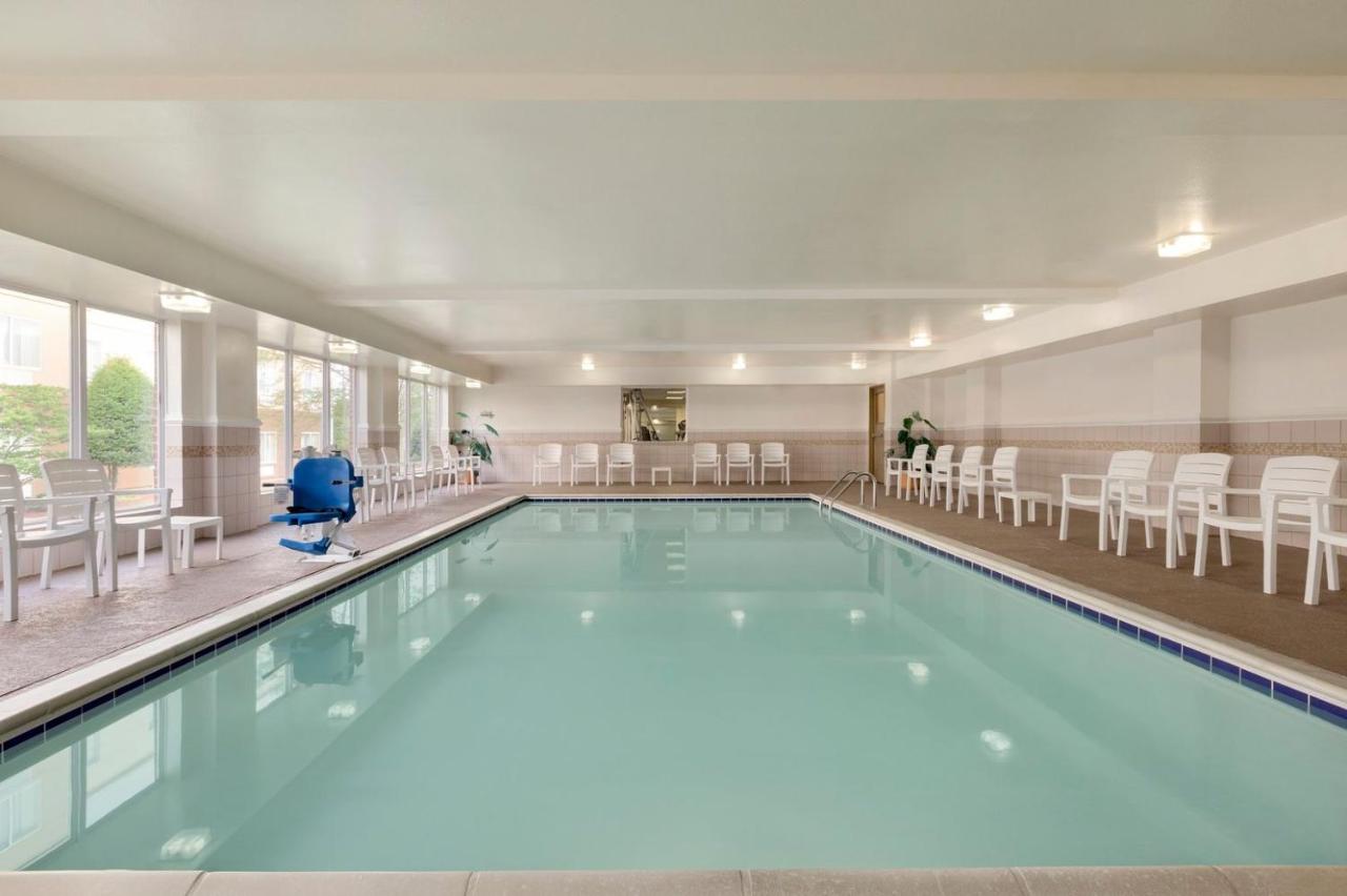 King Room - Non-Smoking at Country Inn & Suites by Radisson, Chester, VA