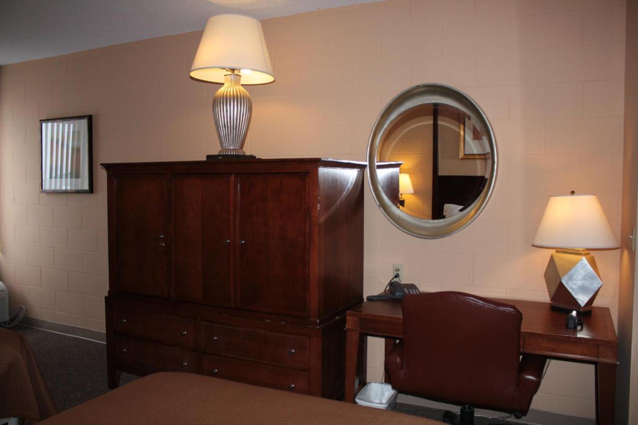 | Sunlac Inn Lakota