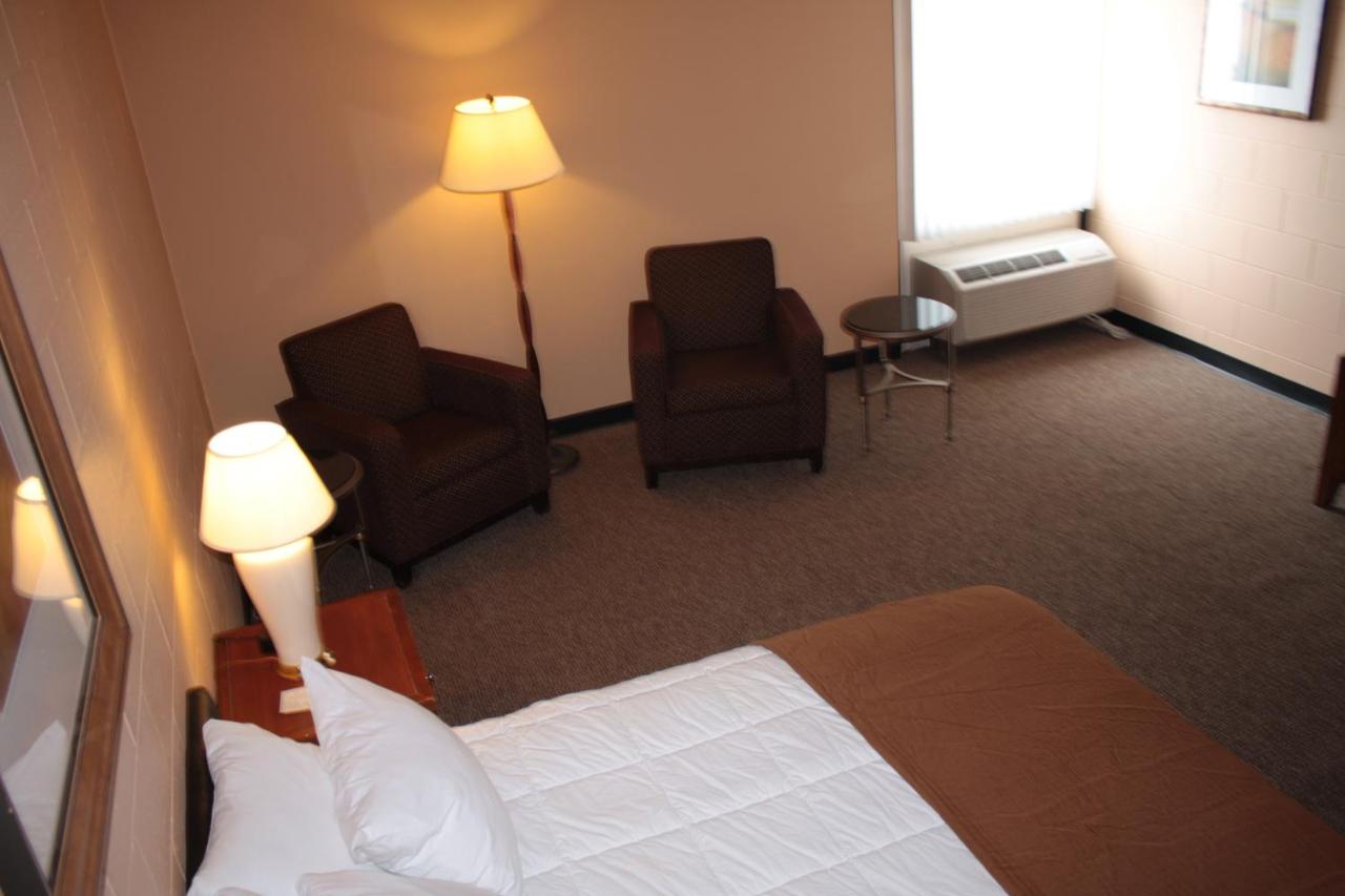 | Sunlac Inn Lakota