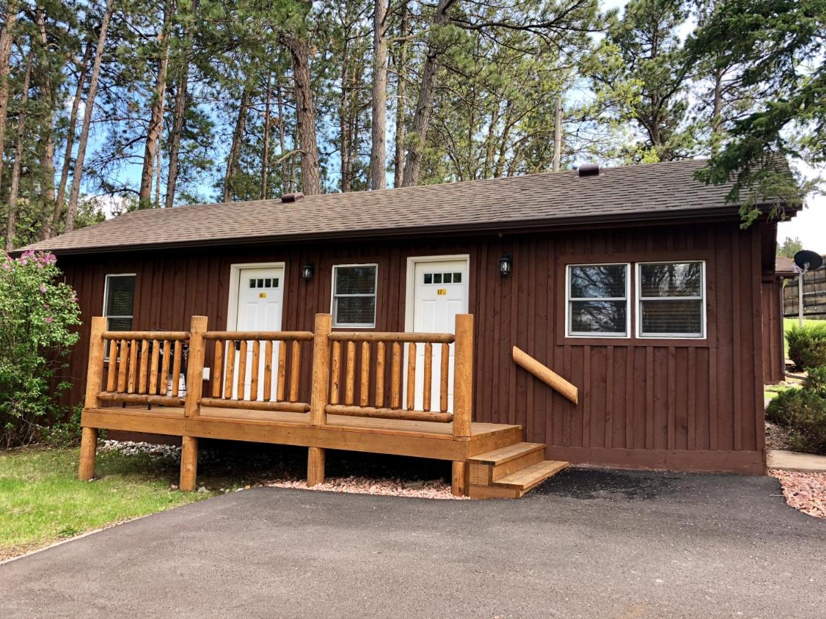 Deluxe Family Suite at Rockerville Lodge & Cabins