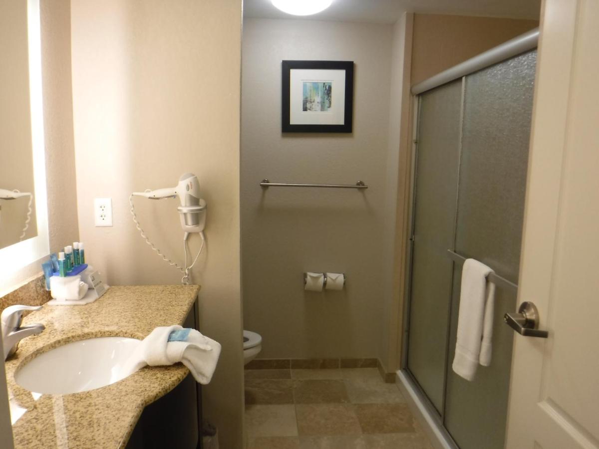 | Holiday Inn Express West Jefferson, an IHG Hotel