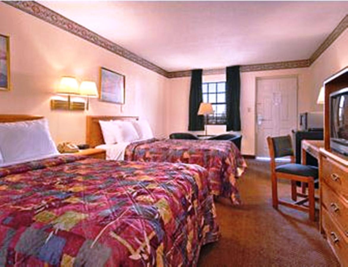 Double Room with Two Double Beds - Smoking at Days Inn by Wyndham Brownsville