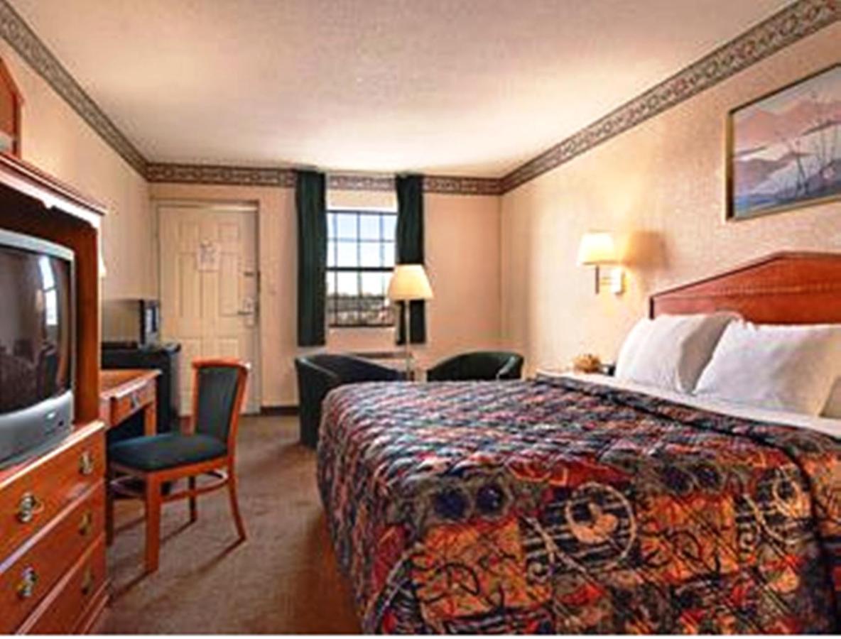 King Room - Non-Smoking at Days Inn by Wyndham Brownsville