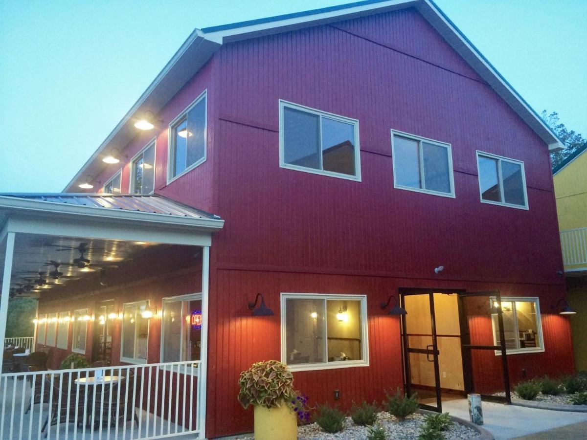 | Golden Manor Inn & Suites