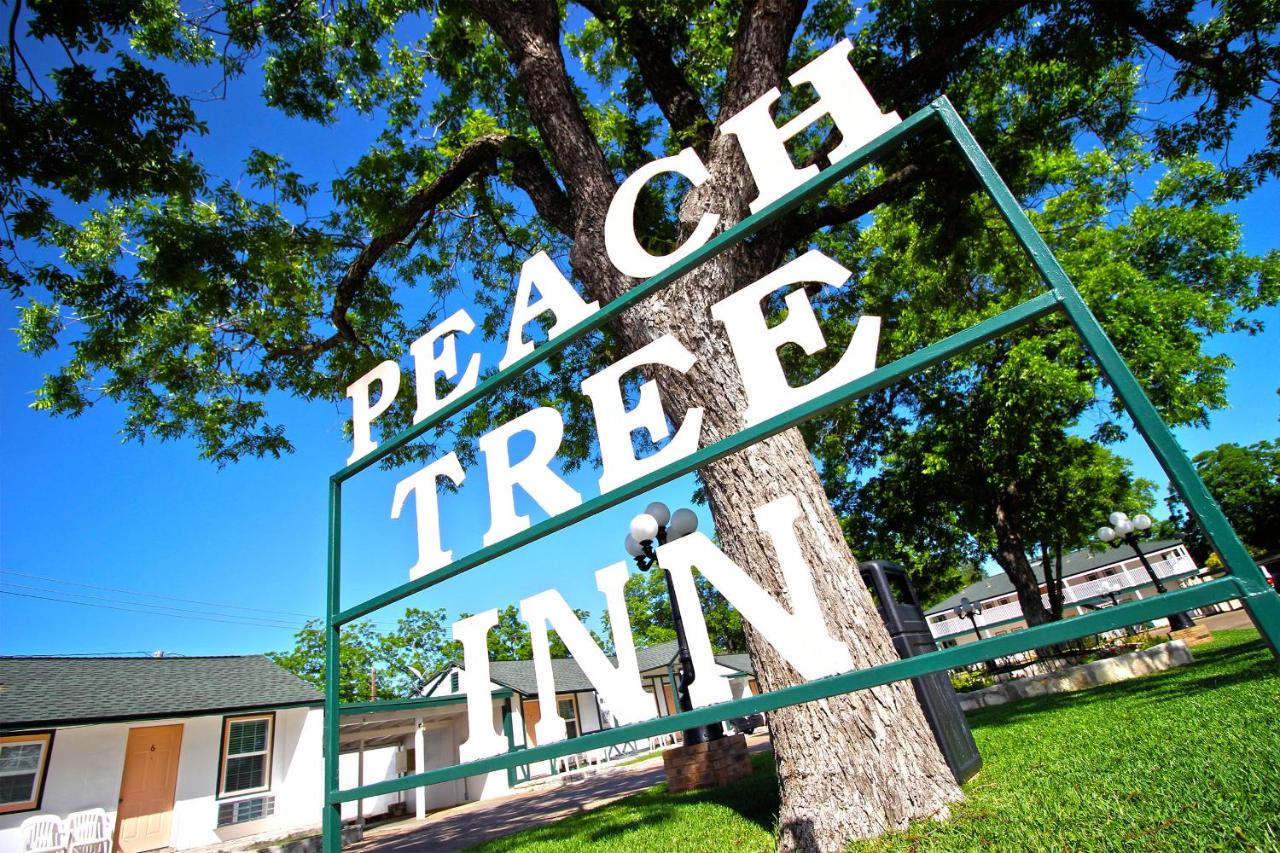 | Peach Tree Inn & Suites