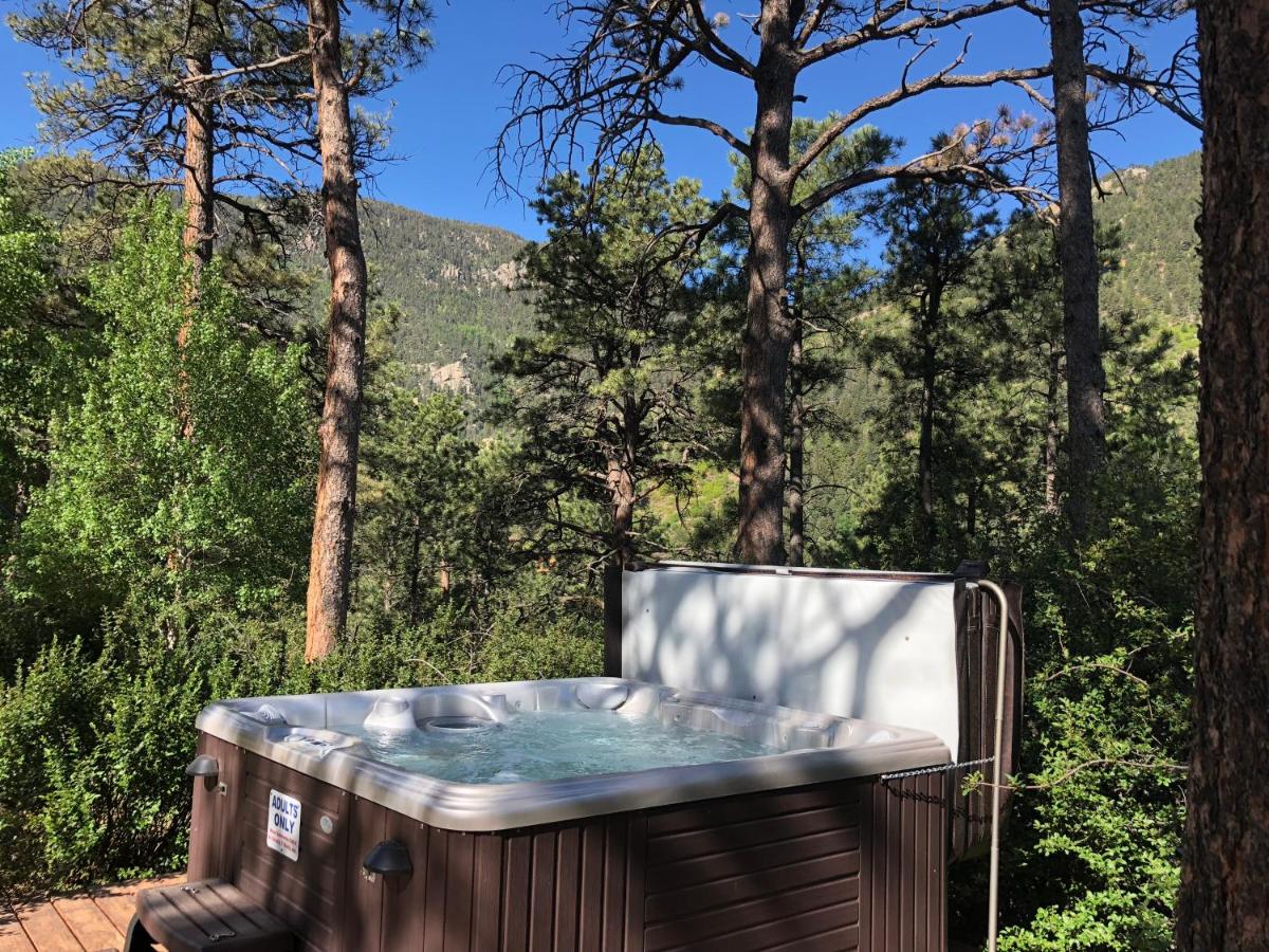 | Rocky Mountain Lodge