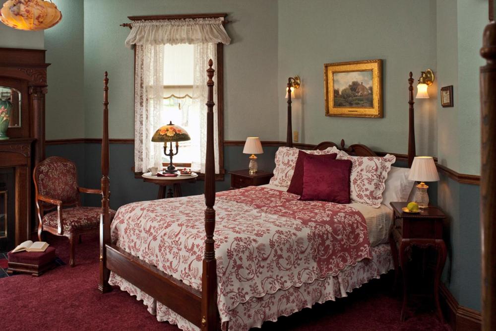 | Old Rittenhouse Inn