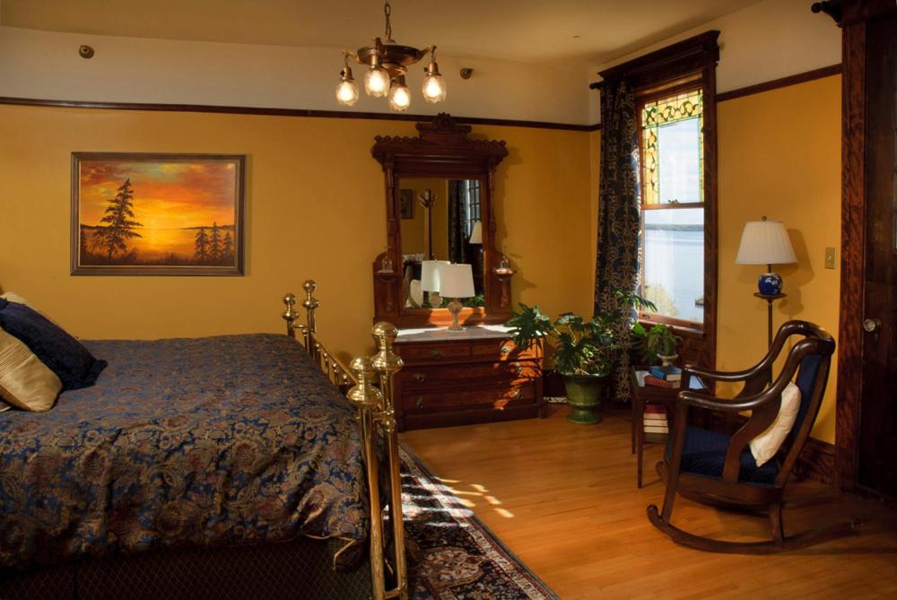 | Old Rittenhouse Inn