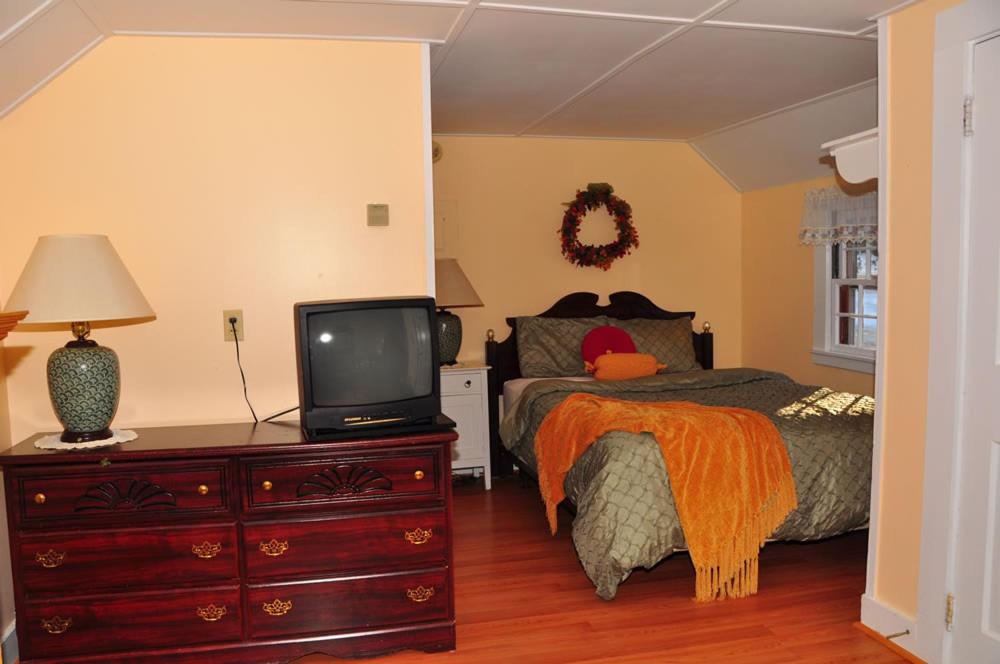 | Bartlett Inn