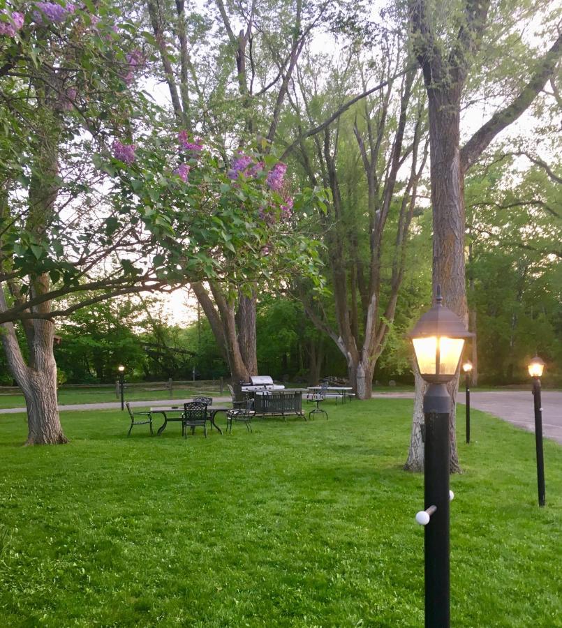 | Elk Rapids Lakeshore Inn