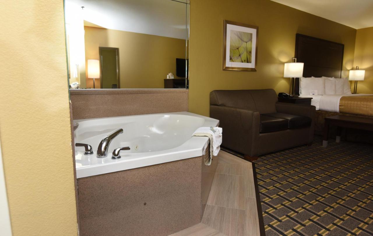 King Suite with Spa Bath at Best Western Zachary Inn