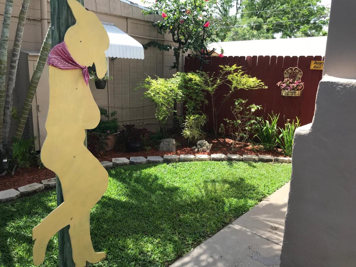 | INN LEATHER GUEST HOUSE-GAY MALE ONLY