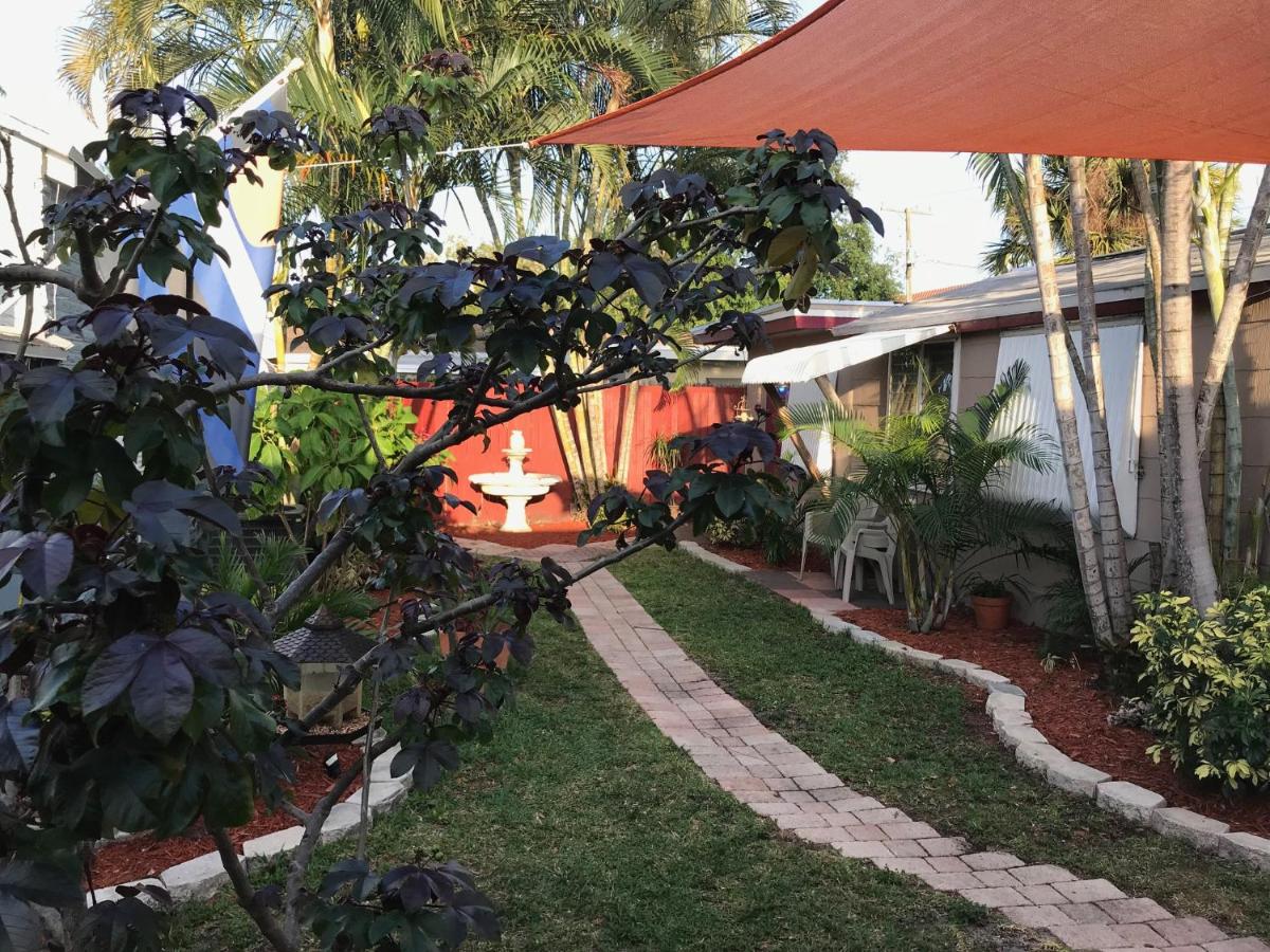 | INN LEATHER GUEST HOUSE-GAY MALE ONLY