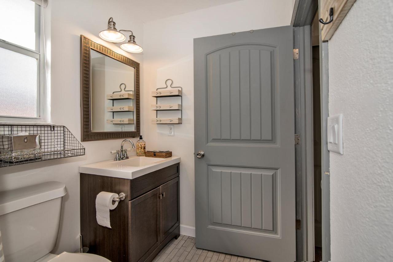 | Seaside Cottage B