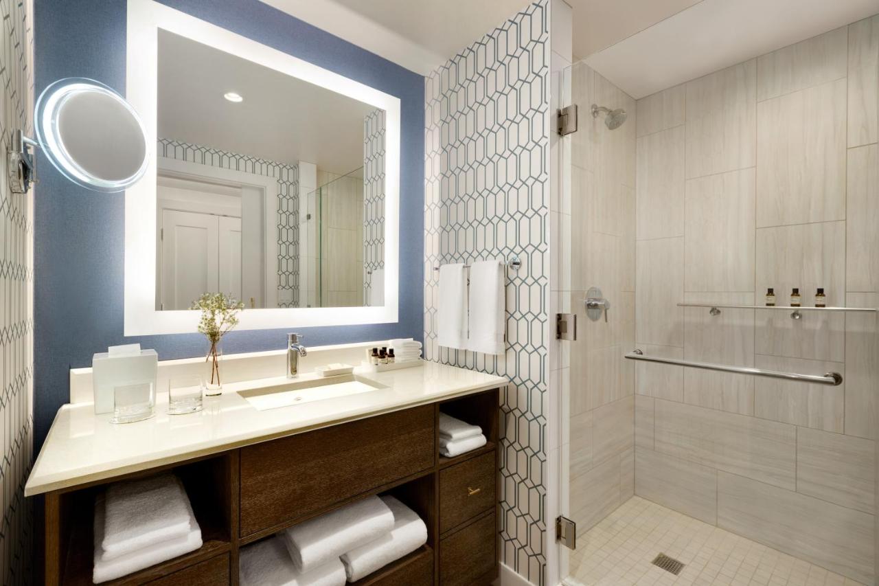 Deluxe King Room at Fairmont Austin