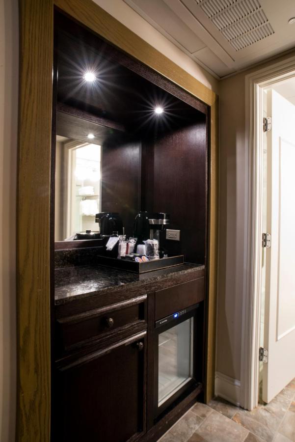 Deluxe Room with King Bed at Hotel St. Marie