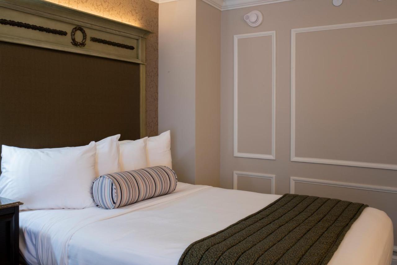 Deluxe Room with King Bed at Hotel St. Marie